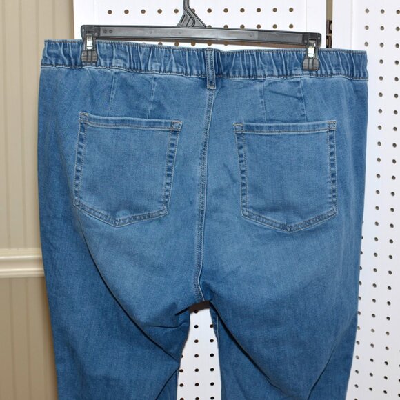 Plus Size Torrid 2S (2X Short) Pull-On Weekend Boyfriend Straight Stretch Jeans - Picture 6 of 14